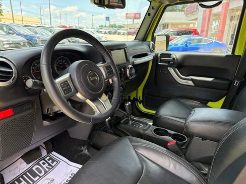 Used 2016 Jeep Wrangler Unlimited Rubicon AWD/4WD image 11