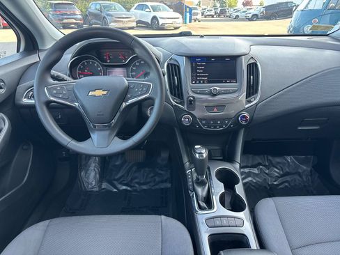 Used 2019 Chevrolet Cruze LT w/ Convenience Package FWD image 11