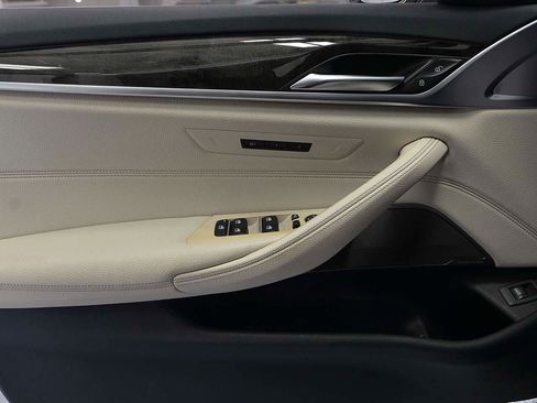 Certified 2023 BMW 530e w/ Premium Package image 6