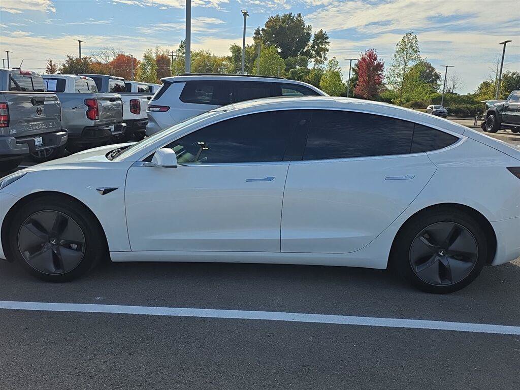 Used 2020 Tesla Model 3 Standard Range RWD image 2