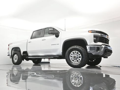 Certified 2025 Chevrolet Silverado 2500 LT w/ Convenience Package AWD/4WD image 40