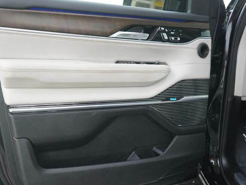 Used 2022 Jeep Grand Wagoneer Series I w/ Convenience Group III AWD/4WD image 23