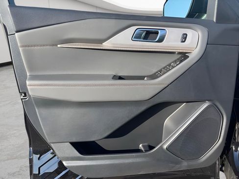 Used 2025 Ford Explorer Active w/ Active Comfort Package image 20