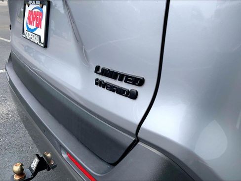 Used 2020 Toyota RAV4 Limited AWD/4WD image 8
