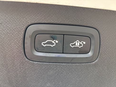 Certified 2023 Volvo XC90 B6 Ultimate w/ Protection Package Premier image 51