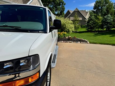 Used 2018 Chevrolet Express 2500 w/ Driver Convenience Package RWD image 31