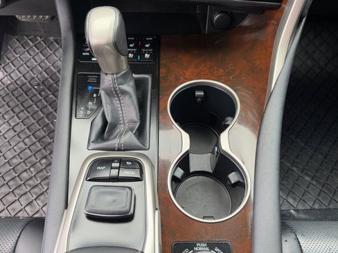 Used 2017 Lexus RX 450h AWD image 26