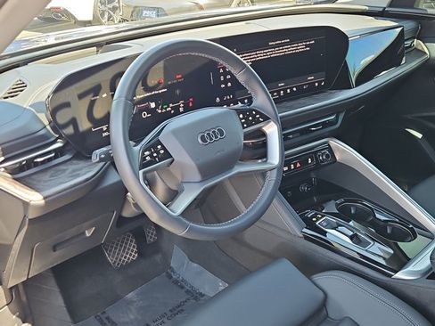 Used 2025 Audi Q5 Premium Plus w/ Premium Plus AWD/4WD image 13