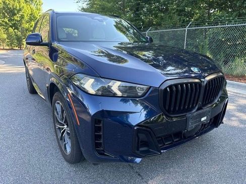 Used 2024 BMW X5 xDrive40i w/ M Sport Package AWD/4WD image 3