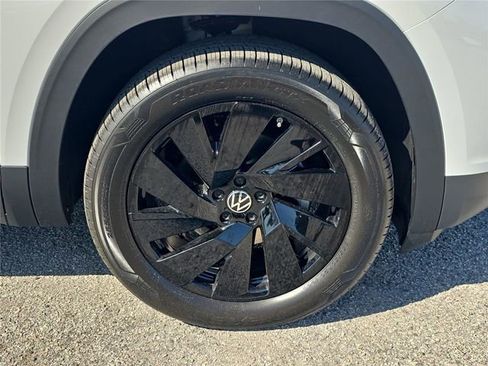 New 2026 Volkswagen Atlas Cross Sport SE FWD image 3