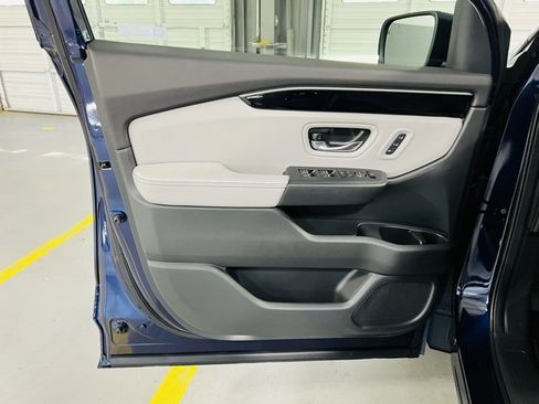 New 2025 Honda Pilot Touring image 24