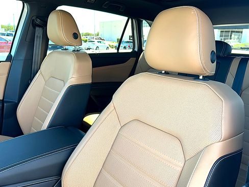 Used 2025 Volkswagen Atlas Cross Sport SEL R-Line image 14