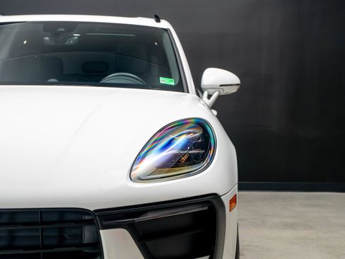 Certified 2026 Porsche Macan AWD/4WD image 11