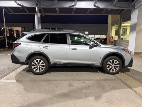Used 2020 Subaru Outback Premium image 8
