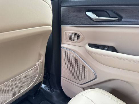 Used 2022 Jeep Grand Cherokee Limited 4xe image 20