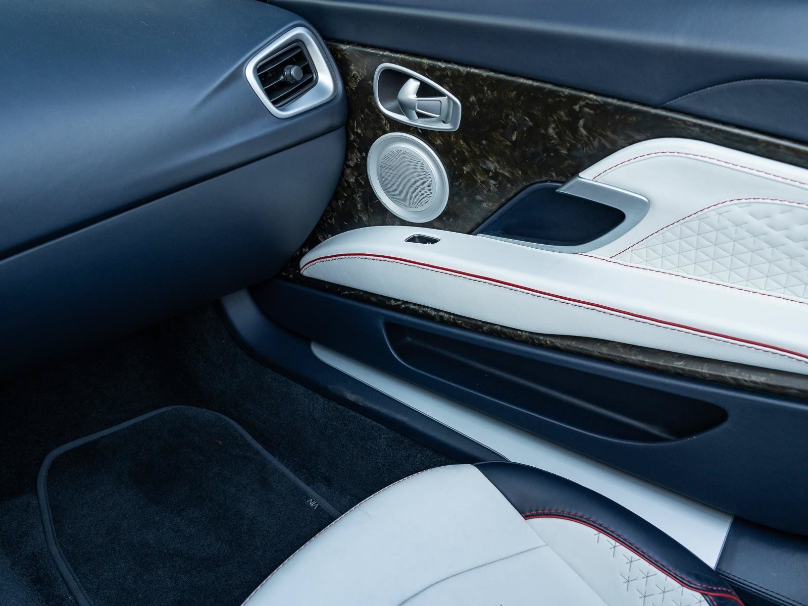 Used 2022 Aston Martin DBS Superleggera Volante RWD image 47