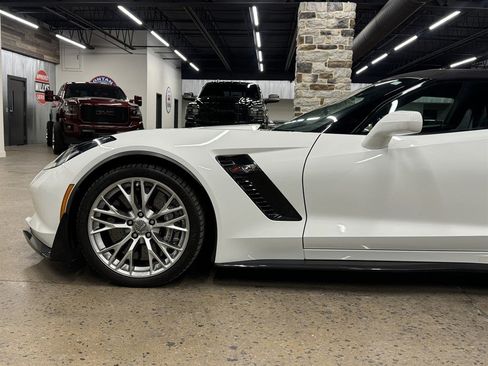 Used 2015 Chevrolet Corvette Z06 w/ 3LZ Preferred Equipment Group image 5
