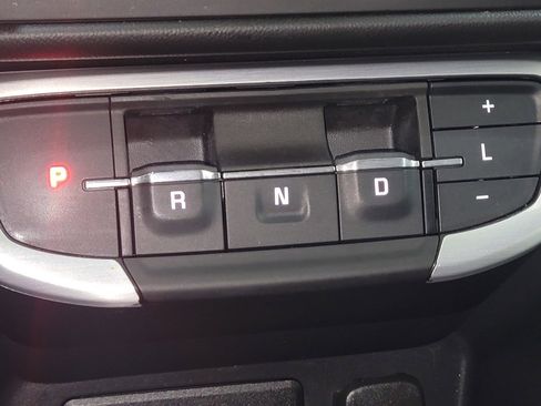 Used 2022 GMC Terrain SLE image 25