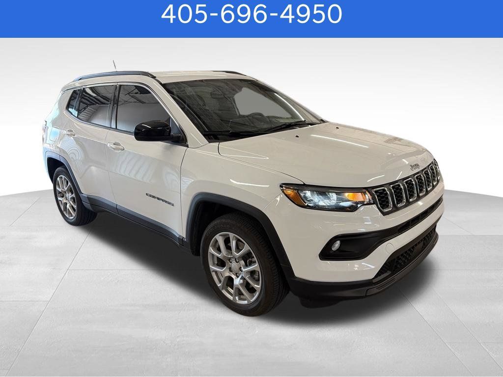 Used 2024 Jeep Compass Latitude AWD/4WD image 28