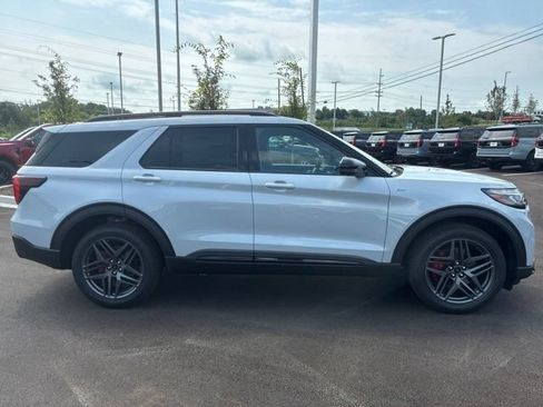 New 2026 Ford Explorer ST-Line w/ ST-Line Street Pack AWD/4WD image 10