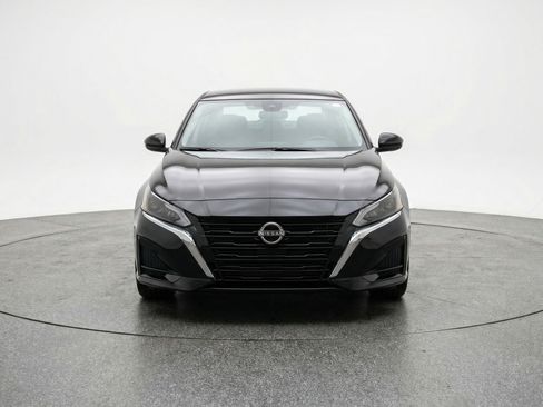Used 2025 Nissan Altima 2.5 SV FWD image 2