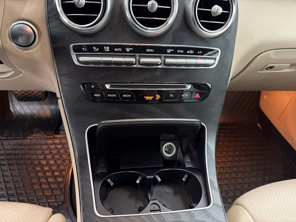 Used 2018 Mercedes-Benz GLC 300 4MATIC image 19