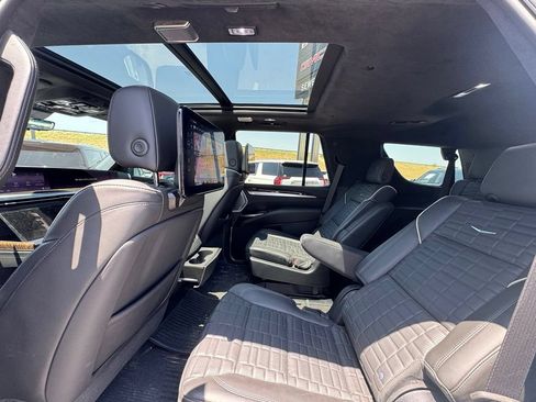 Certified 2025 Cadillac Escalade Sport Platinum w/ LPO, ONYX Package AWD/4WD image 2