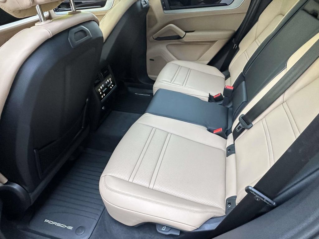Certified 2026 Porsche Cayenne AWD/4WD image 13