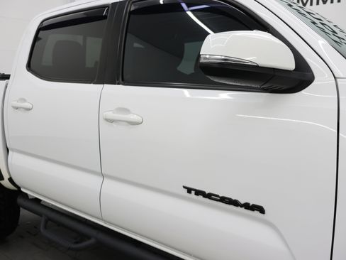 Used 2016 Toyota Tacoma TRD Off-Road image 22