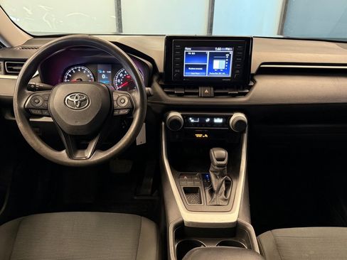 Used 2021 Toyota RAV4 LE image 9