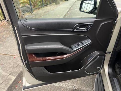 Used 2017 GMC Yukon XL SLT image 7