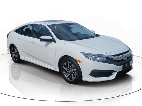 Used 2018 Honda Civic EX image 2