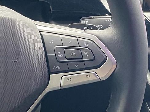 Used 2024 Volkswagen Atlas Cross Sport SEL R-Line image 10