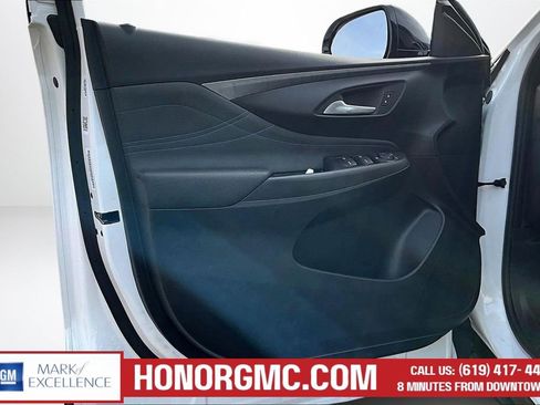 Used 2025 Buick Envista Sport Touring image 19