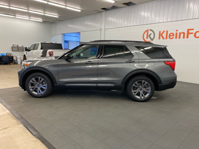 Used 2023 Ford Explorer XLT w/ Equipment Group 202A AWD/4WD image 4