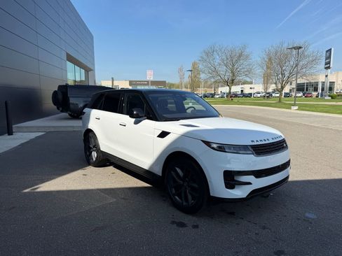 Used 2023 Land Rover Range Rover Sport SE AWD/4WD image 4