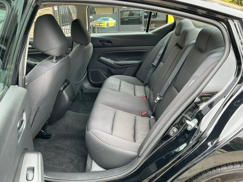 Used 2024 Nissan Altima 2.5 SV FWD image 14