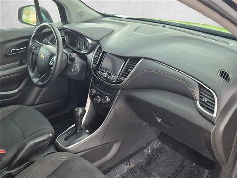 Used 2021 Chevrolet Trax LS w/ Tint and Cruise Package FWD image 20