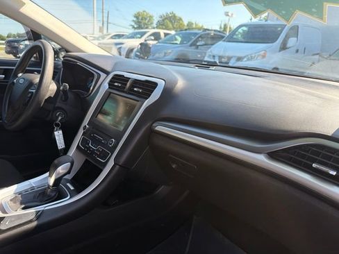 Used 2016 Ford Fusion SE FWD image 23