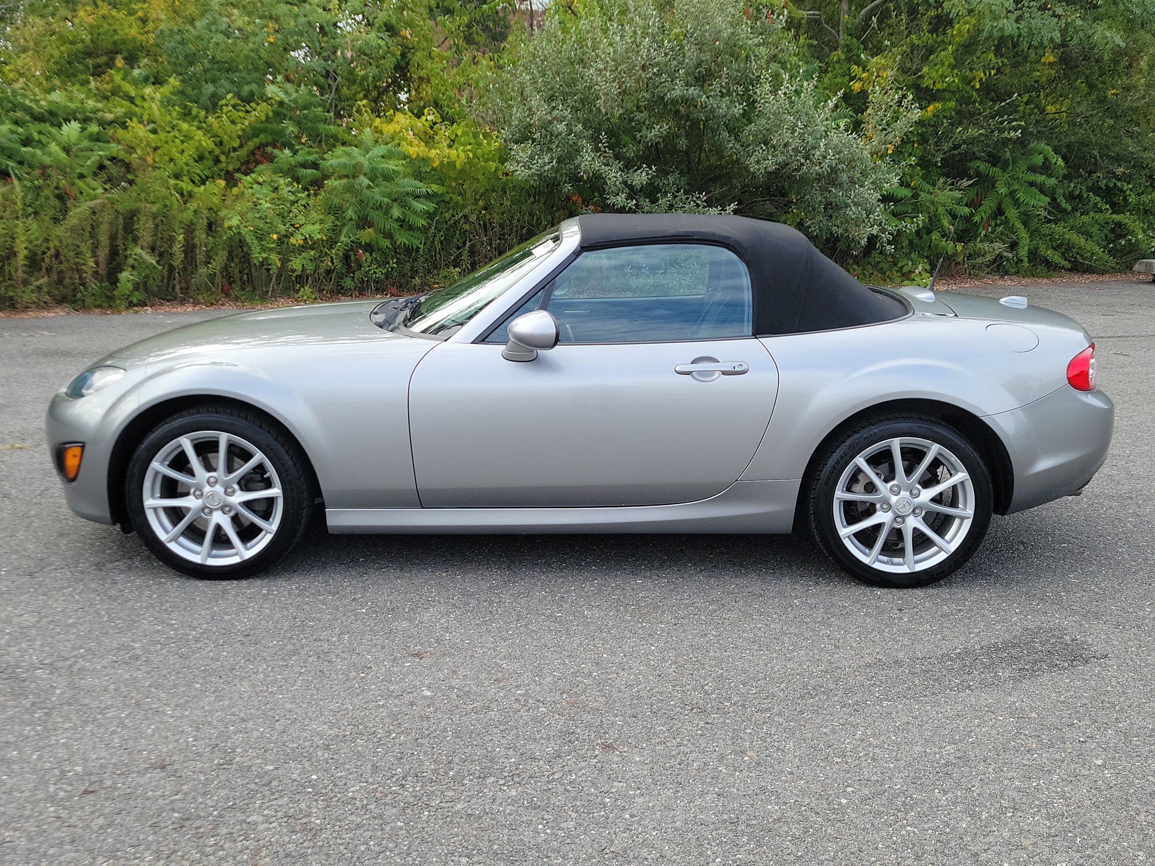 Used 2011 MAZDA MX-5 Miata Grand Touring w/ Premium Pkg RWD image 8