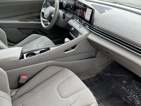 Used 2024 Hyundai Elantra SEL w/ Convenience Package FWD image 15
