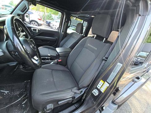 Used 2018 Jeep Wrangler Unlimited Sahara w/ Cold Weather Group AWD/4WD image 5