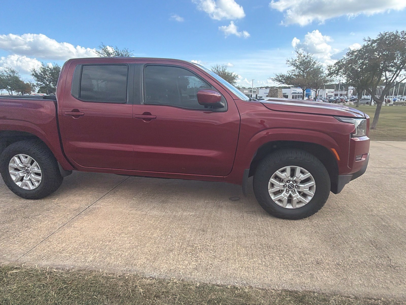 Used 2022 Nissan Frontier SV w/ Technology Package AWD/4WD image 8