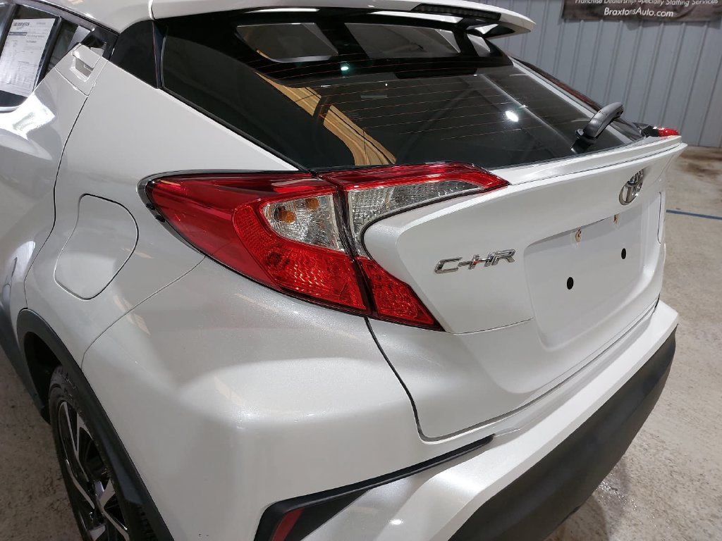 Used 2022 Toyota C-HR XLE FWD image 29