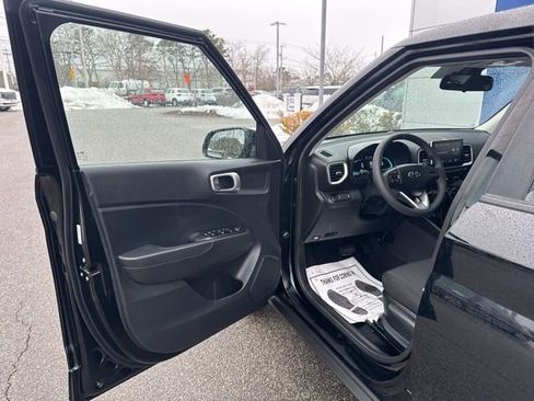 Used 2026 Hyundai Venue SE image 9