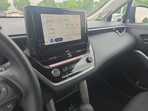 Used 2024 Toyota Corolla Cross LE w/ Moonroof Package FWD image 19