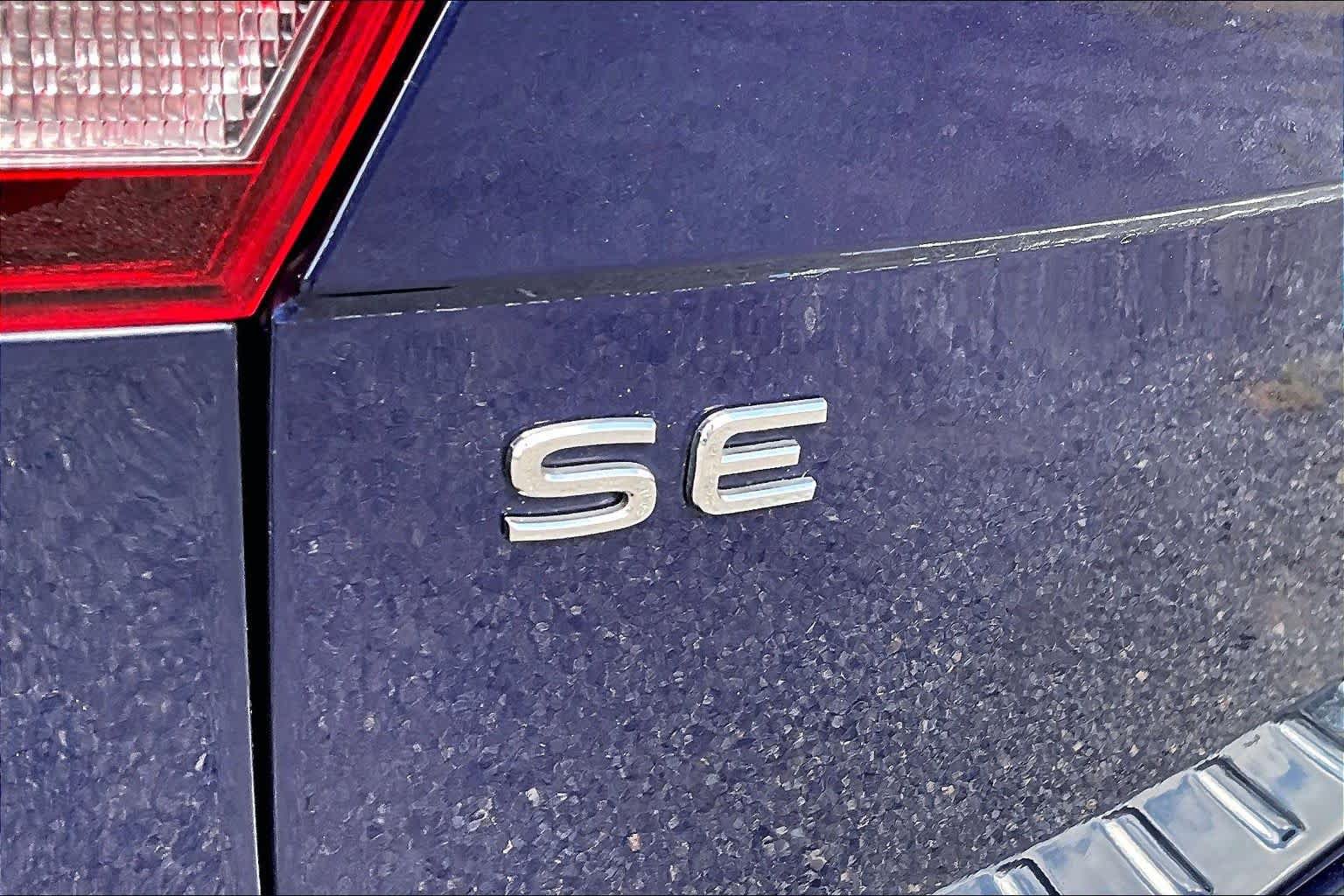 Used 2022 Volkswagen Tiguan SE AWD/4WD image 10