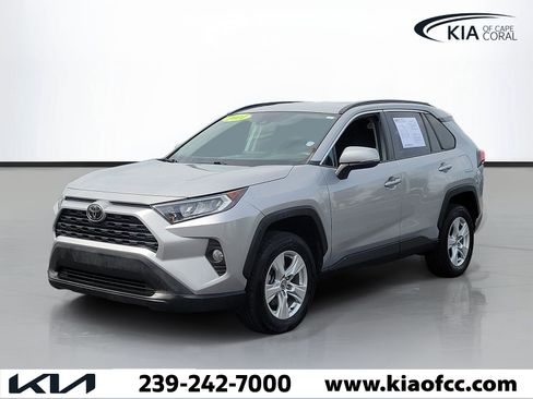Used 2021 Toyota RAV4 XLE FWD image 3