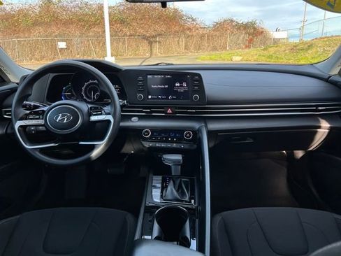 Used 2021 Hyundai Elantra Blue image 12