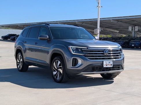 Used 2025 Volkswagen Atlas SE image 7